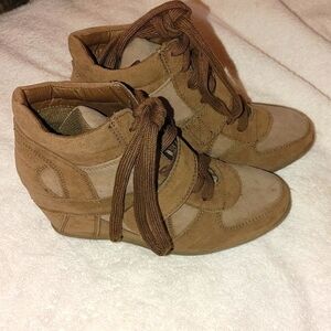 Vintage Breckelle's faux suede tan Lace Up Wedges. Great condition. 6.5